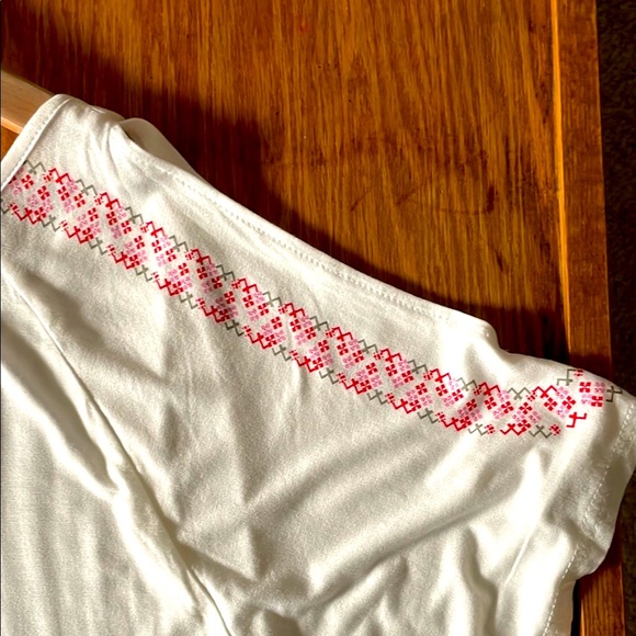 LASCANA,  White and Red Embroidered look. (Stamps) fresh blouse. - Picture 7 of 9